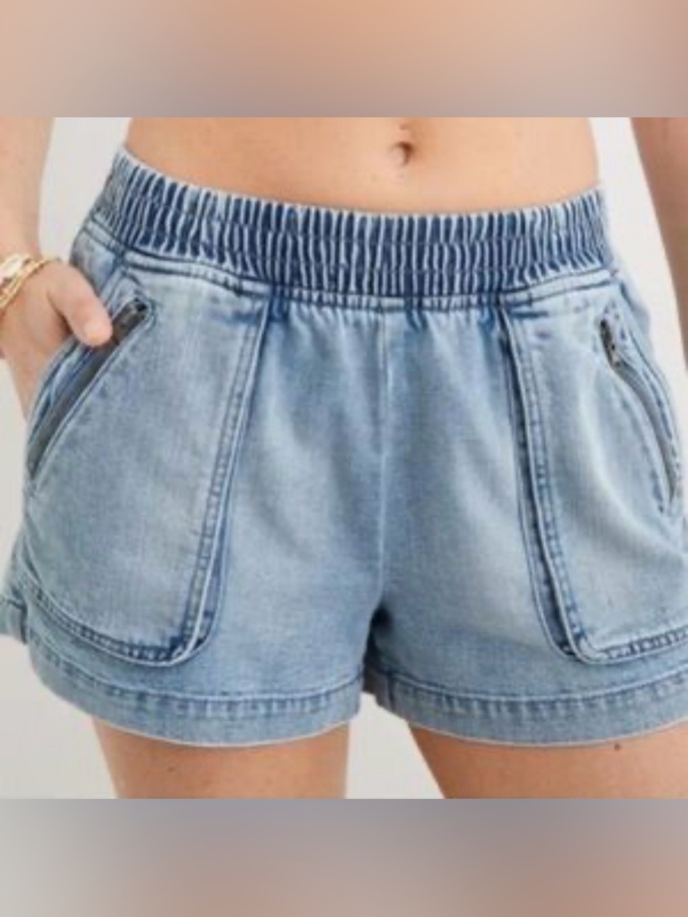 aerie “Boardwalk” Light Wash Denim Elastic Waist Women’s Shorts Size Medium